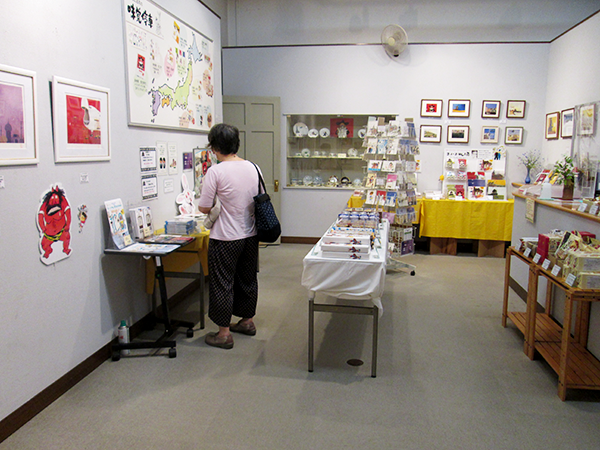 おおば比呂司記念室売店の様子